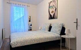 Le Vauban - appartement 2 chambres, salon, cuisine équipée, parking et wifi gratuit